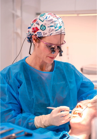 alba cirujana con paciente conoceme